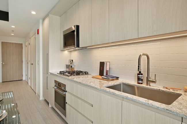 Photo - 341 N Halsted St