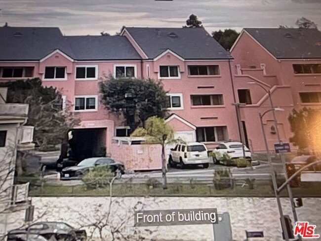 Building Photo - 4810 S La Brea Ave Unit 210