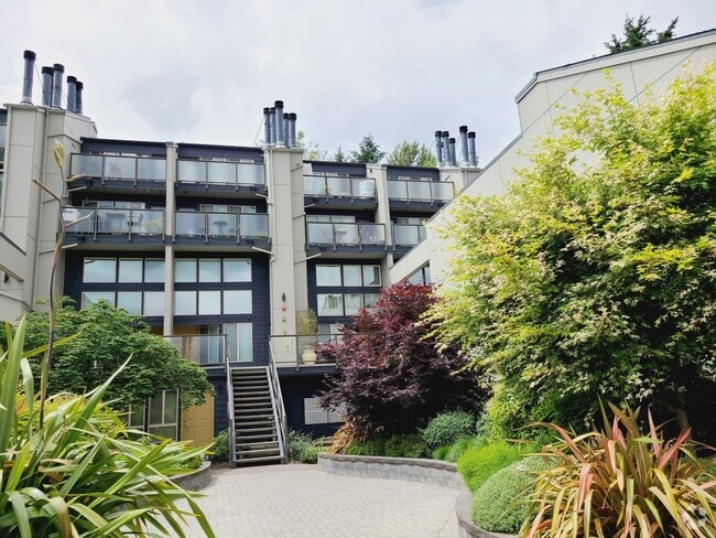 Building Photo - 5829 NE 75th St Unit A336 Rental