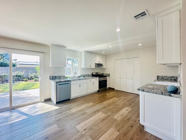 Photo - 2912 E Brookside Ct