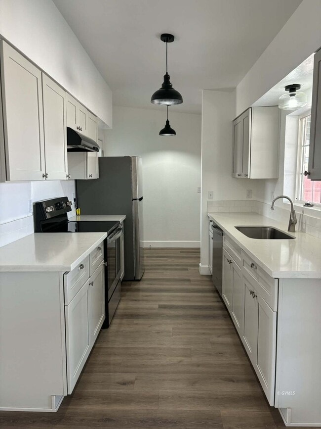 Photo - 1466 W 25th St