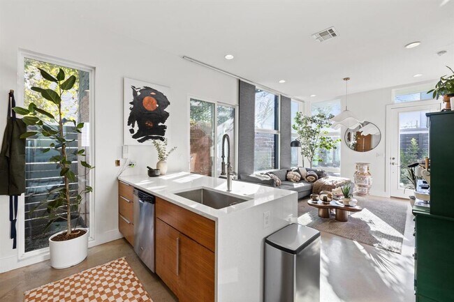 Photo - 1904 E 17th St