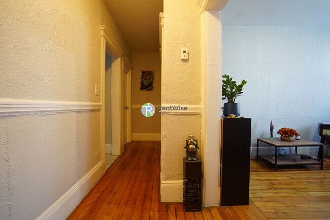 Photo - 81 Empire St Unidad 4 HT HW INCL