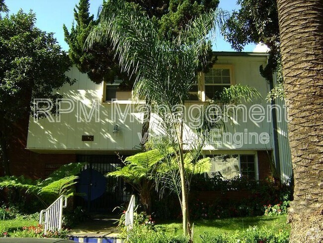 Building Photo - 1737 N Sycamore Ave Unit 109 Rental