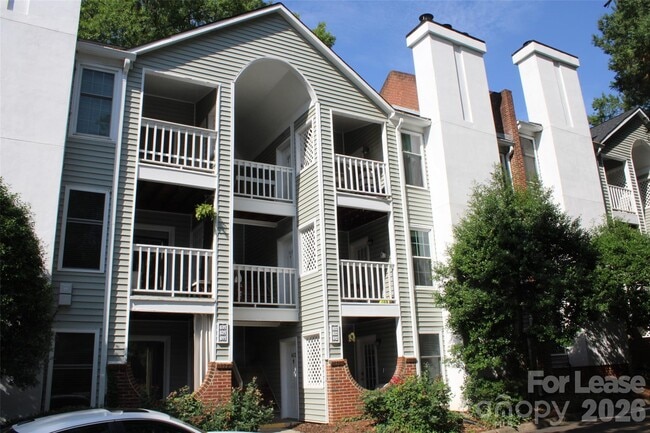 Building Photo - 430 Queens Rd