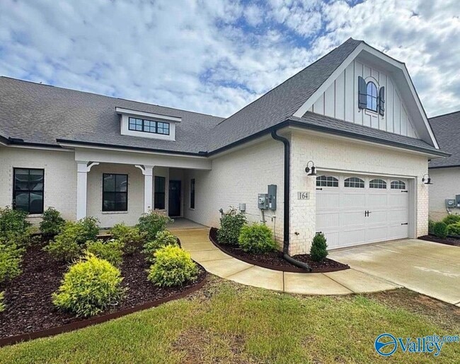 Building Photo - 164 Rugby Dr