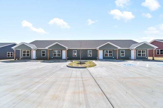 Building Photo - Like New Unit C