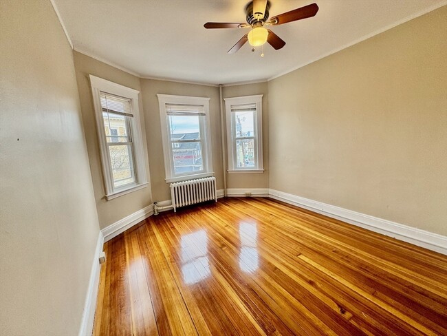 Building Photo - 25 Rowell St Rental