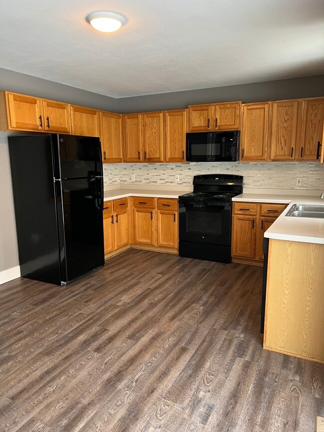 Photo - 145 E Laurie St
