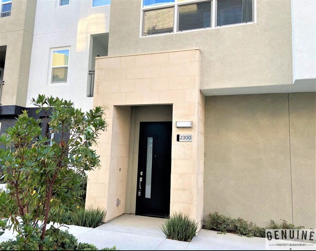 Tri-Level Townhouse in Irvine! - Tri-Level Townhouse in Irvine!