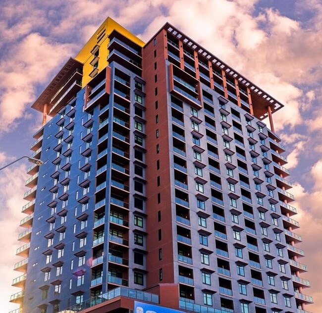 Building Photo - 310 S 4th St Unit 605