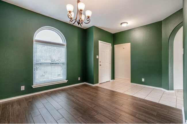 Photo - 15718 Knollrun