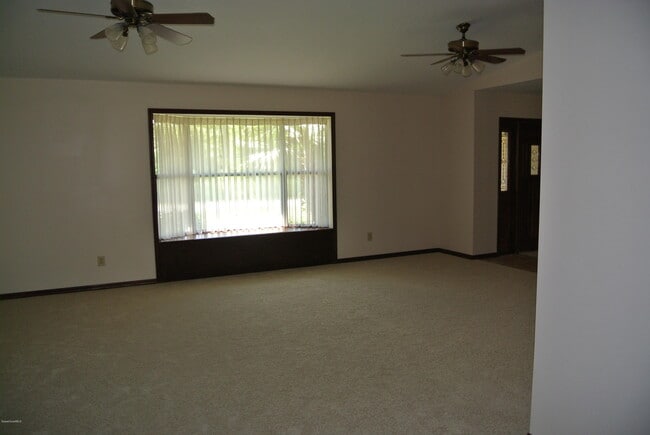 Photo - 321 Huntsville St NE