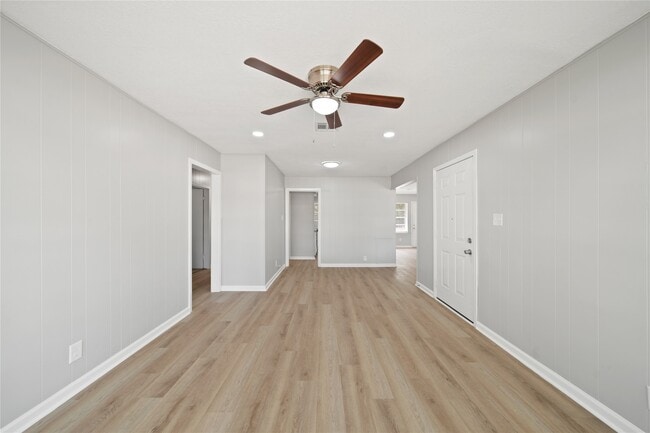 Photo - 5870 Reed Rd
