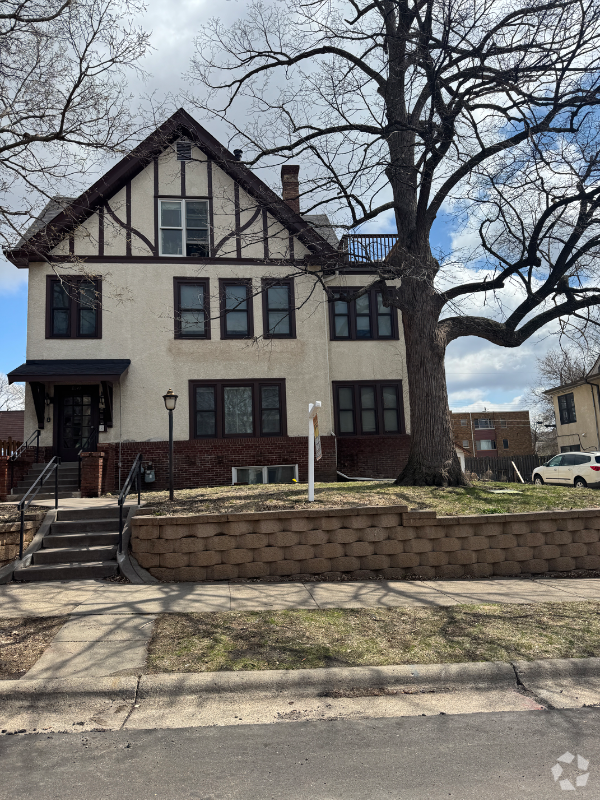 Building Photo - 2017 Grand Ave S Unit 4 Rental