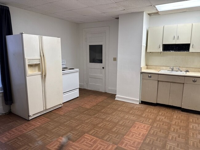 Photo - 404 W Washington St Unit 404- lower