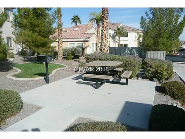 Photo - Stephanie St. 2725 Unit Stephanie St. 2725