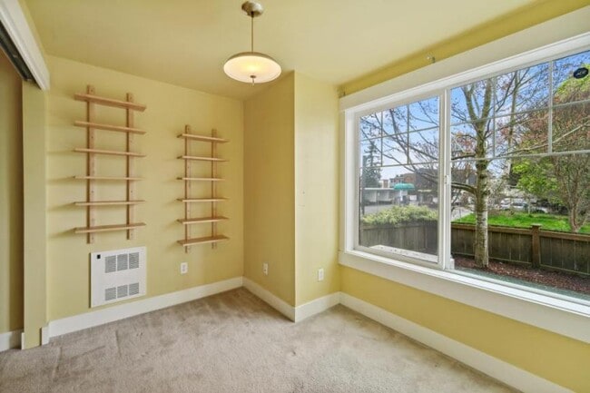 Photo - 3 bedroom in Seattle WA 98117