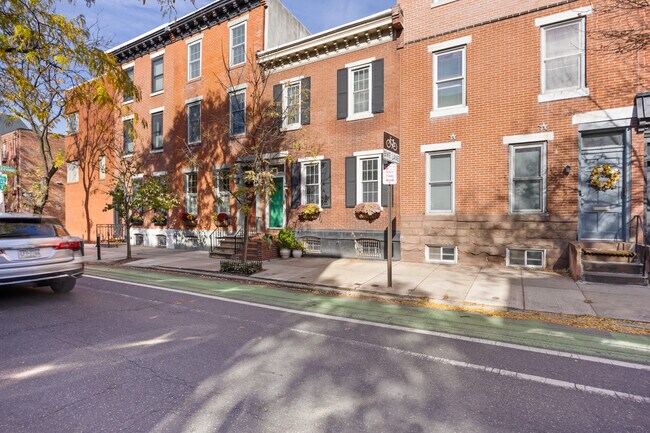 Photo - 2207 Lombard St