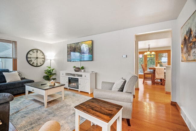 Building Photo - 1077 Liberty St