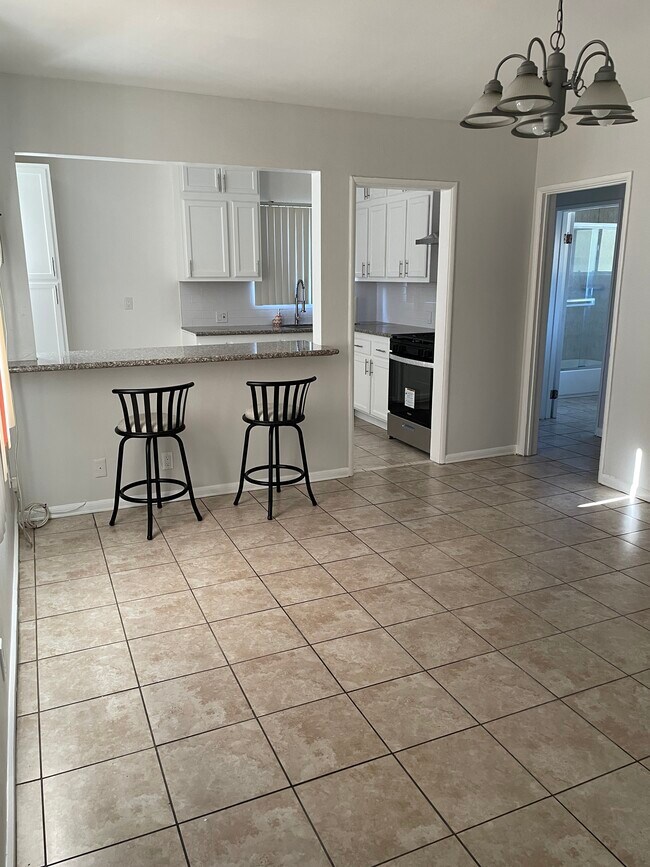 Apt. K Living room / Kitchen - 325 Concord St Unidad K