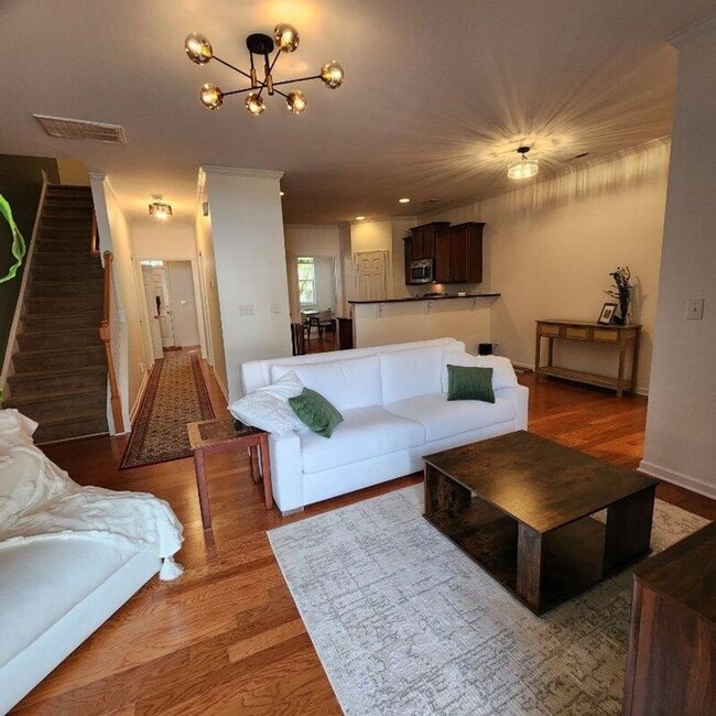 Photo - 1357 Regulator St