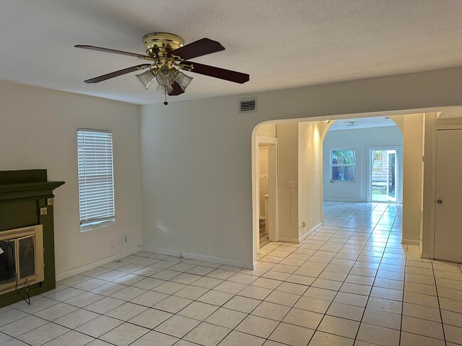 Photo - 611 El Vedado