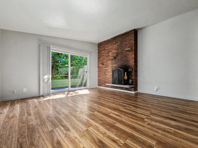 Building Photo - 3213 21st Ave W Unit Apt. 3