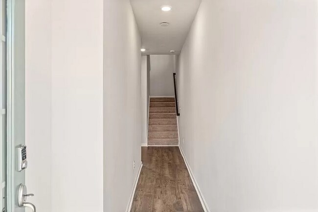 Photo - 1577 Halbrook Pl SW