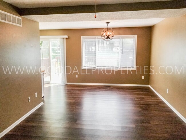 Photo - 2420 Pine Ct