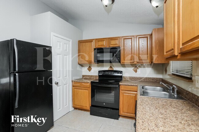 Photo - 1689 Cedro Ave
