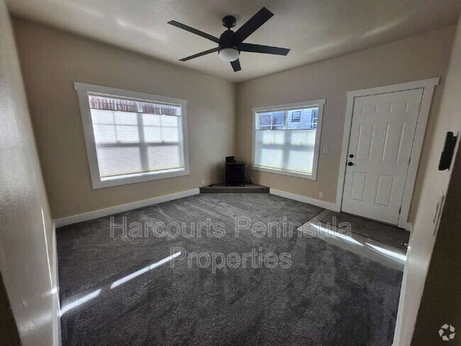 Building Photo - 2305 6th St Unit #D Rental