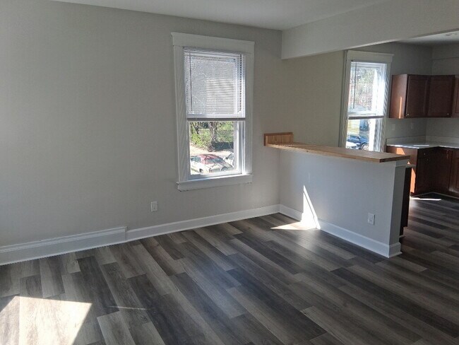 Photo - 2031 Hewitt Ave