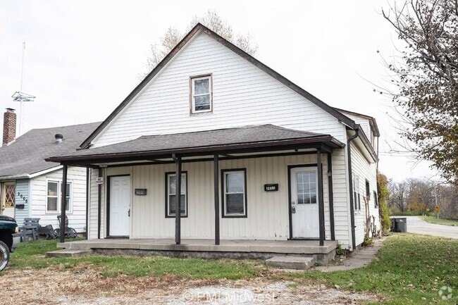 Building Photo - Charming 3-Bedroom Duplex with 2 Full Bath... Rental