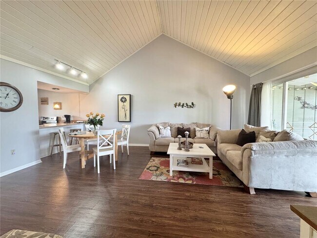 Photo - 1106 Villa Ln