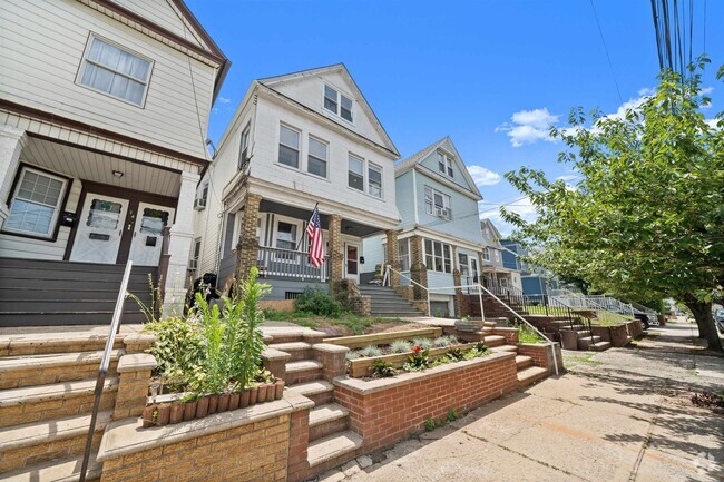 Building Photo - 76 W 6th St Unit 2 Rental