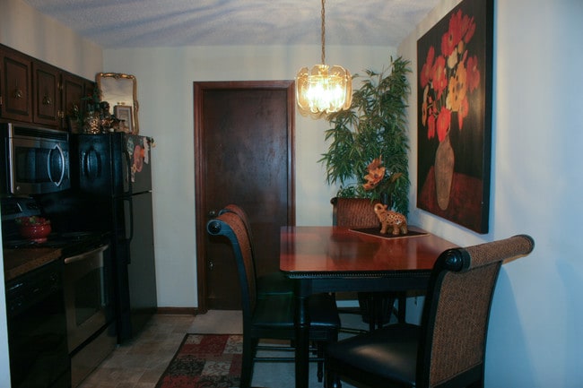 DINING - 200 Arbor Dr Apartments Unit C