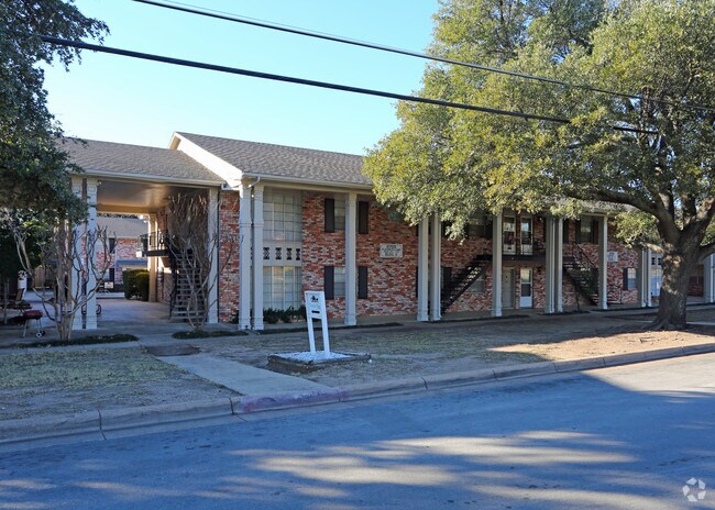 Photo - Carriage Square Apartments