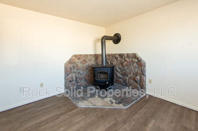 Photo - 1833 Edgewater Ave