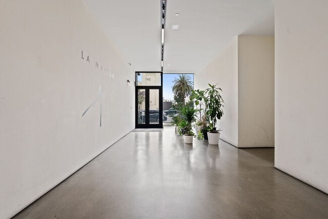 Photo - Modern 1 Bed, 1 Bath Condo @ 10th & Howard...