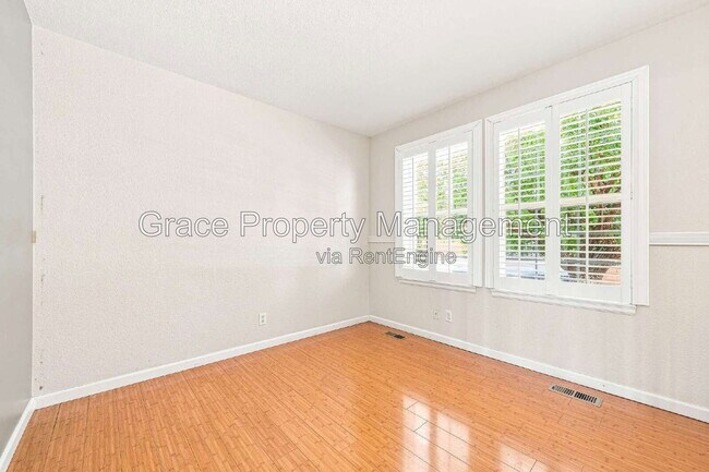 Photo - 10982 N Steele St