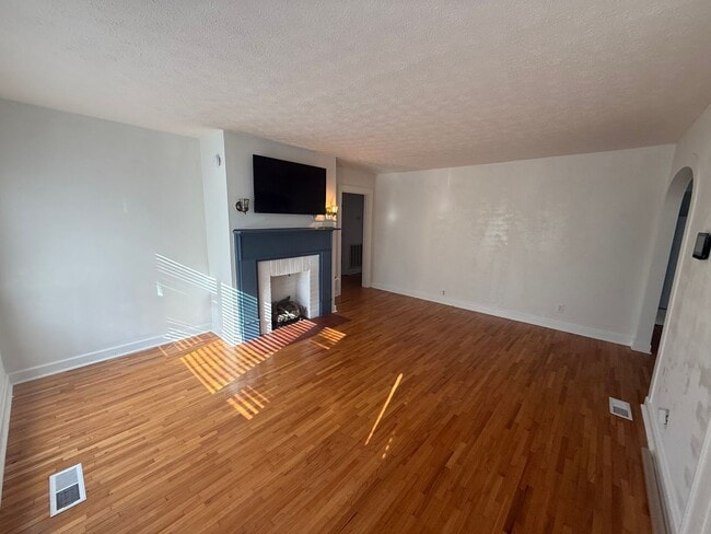 Photo - 3 Bedroom 1.5 Bath Home