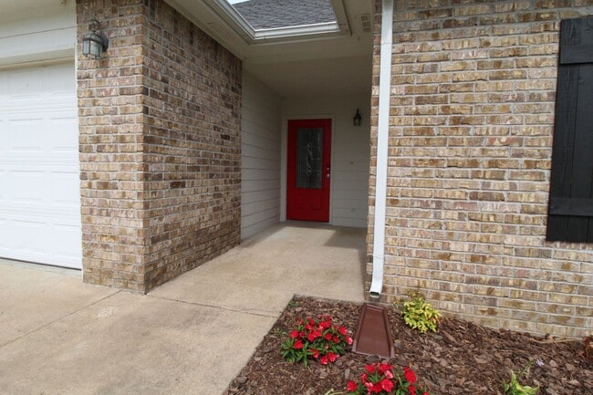 Photo - designed for comfort : 3 Bedroom 2 Bath