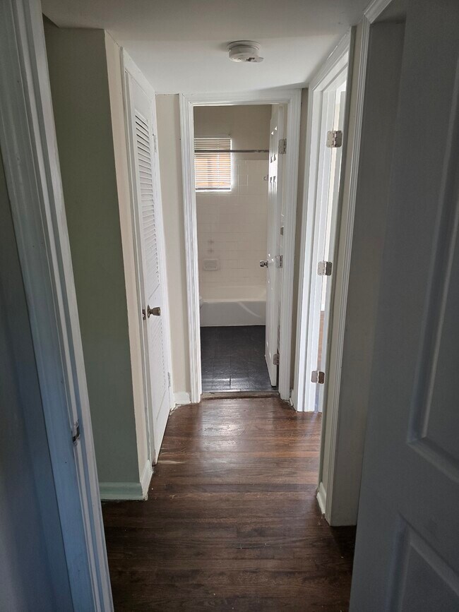 Photo - Sells Avenue Unidad 4 2nd Floor