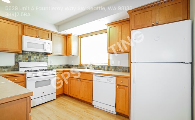 Photo - 5629 Fauntleroy Way SW