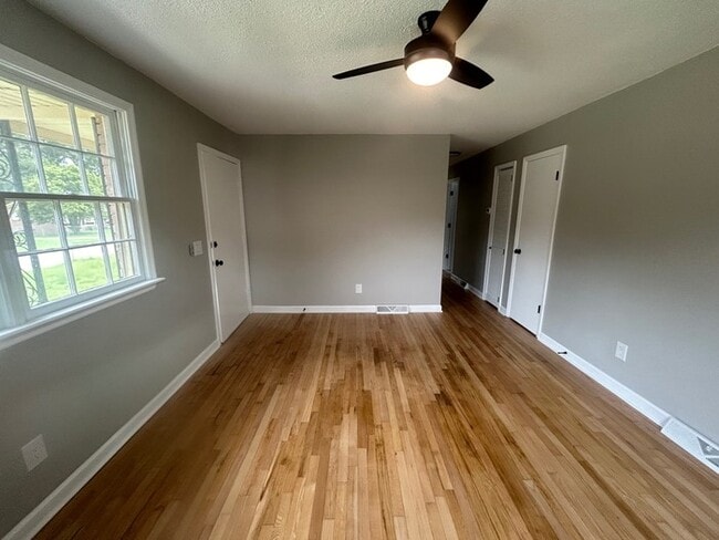Photo - 210 Cabin Creek Blvd