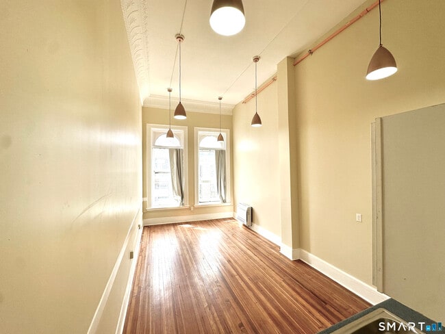 Building Photo - 105 Bank St Unit 4A