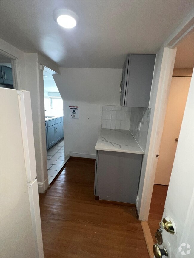 Building Photo - 304 S 1st Ave Rental