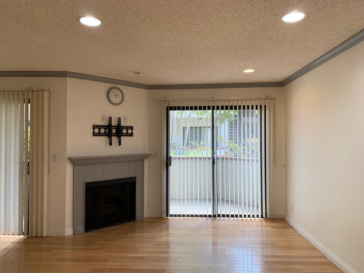 Photo - 315 S Harvard Blvd Unidad 109