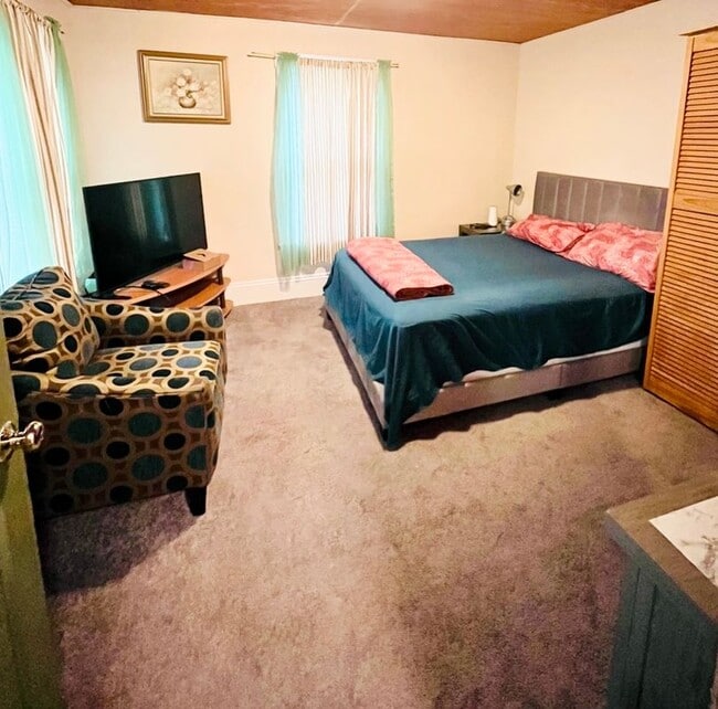 Photo - 1523 River St